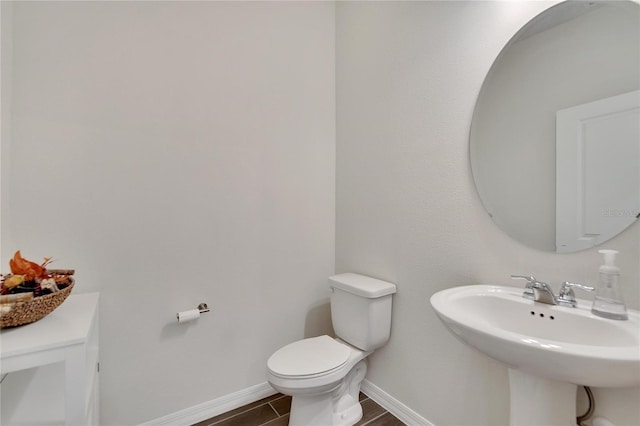 bathroom featuring sink and toilet