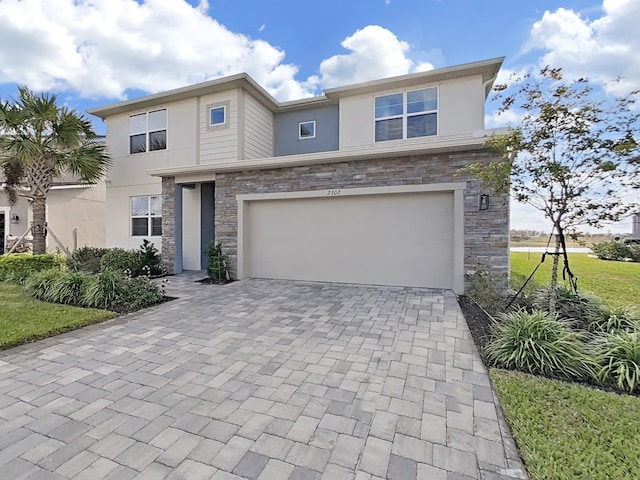 view of front facade featuring a garage