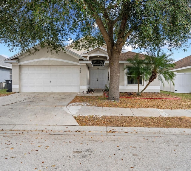 view of front facade featuring a garage