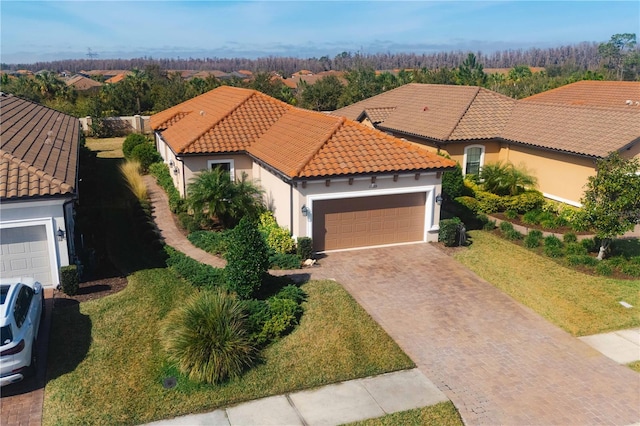 view of front of house featuring a garage and a front yard