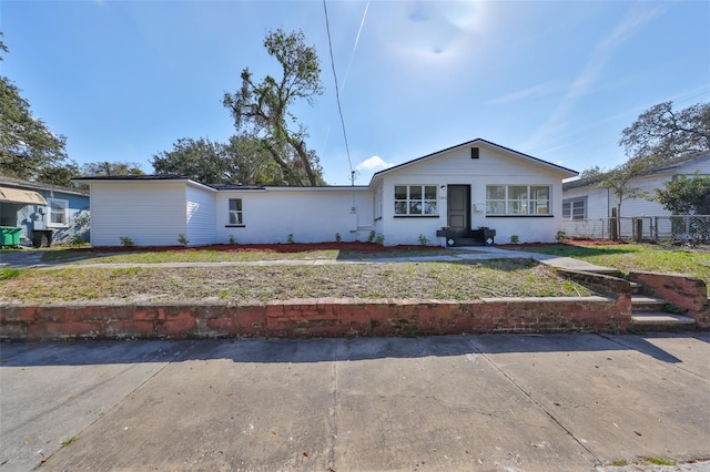 view of front facade featuring a front yard