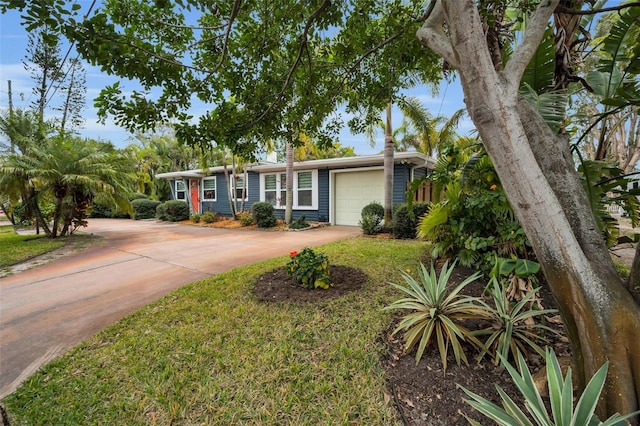 view of front of property featuring a garage and a front yard