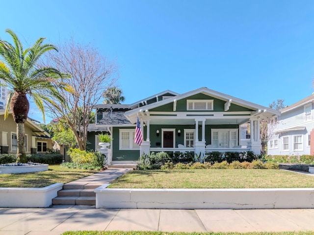 view of front of home featuring a front yard