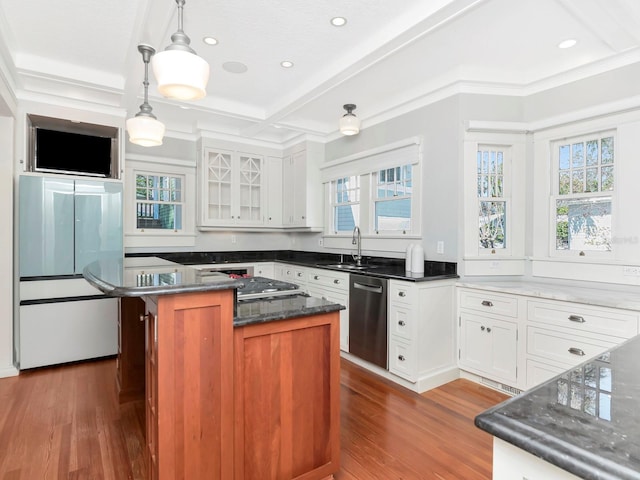 kitchen featuring sink, white cabinetry, a center island, hanging light fixtures, and appliances with stainless steel finishes