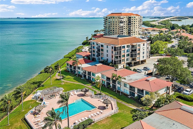 bird's eye view featuring a water view