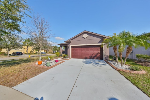 view of front facade featuring a garage and a front yard