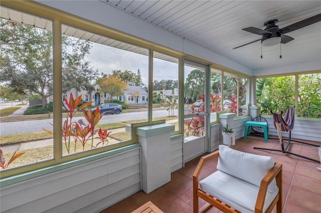 sunroom / solarium with ceiling fan