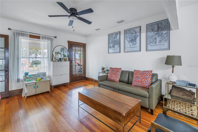 living room featuring light hardwood / wood-style floors and ceiling fan