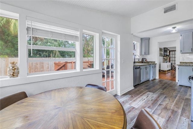 dining space with sink and dark hardwood / wood-style flooring