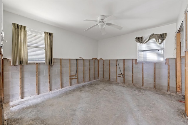 empty room featuring concrete floors and ceiling fan