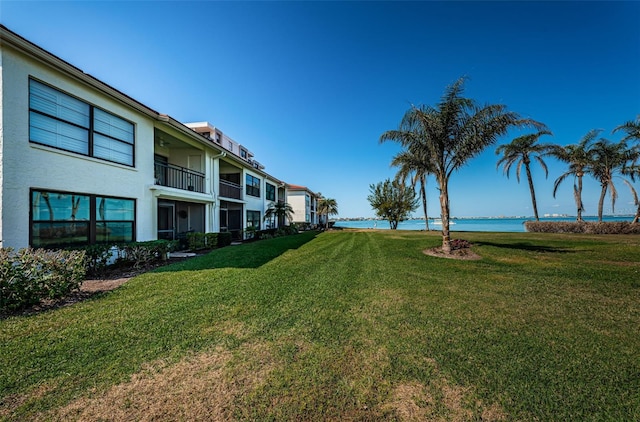 view of yard featuring a water view