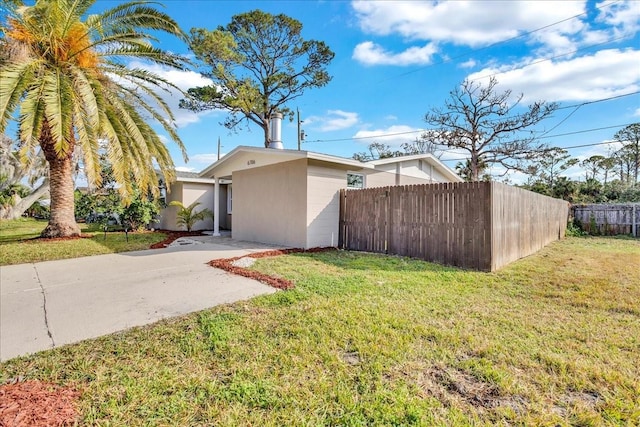 exterior space featuring a front yard