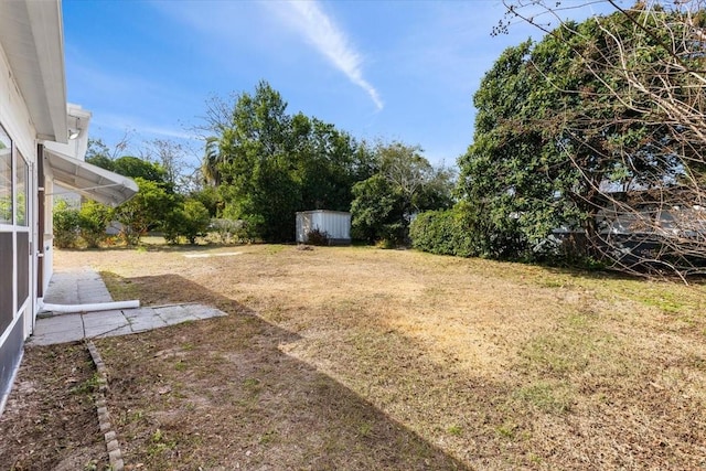 view of yard with a storage unit