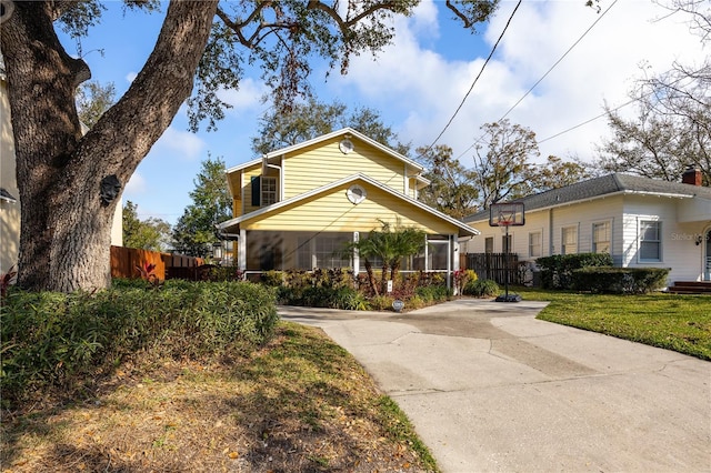 view of front of property with a front yard