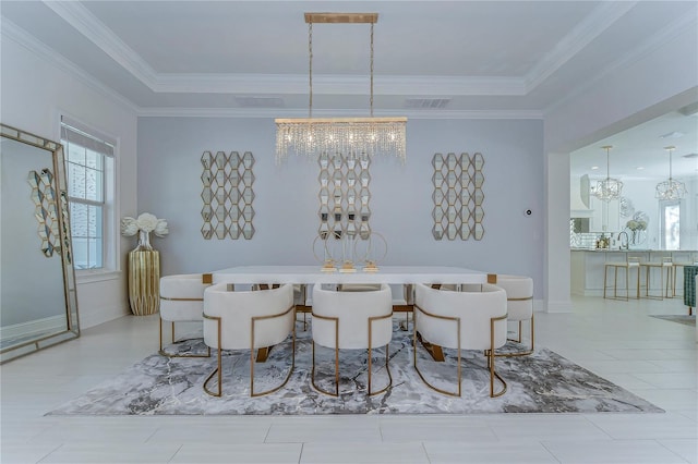 dining space featuring a chandelier, visible vents, ornamental molding, and baseboards