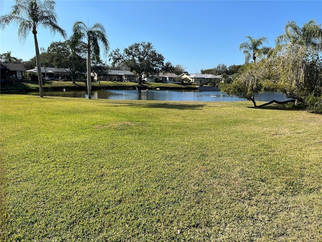 view of yard featuring a water view