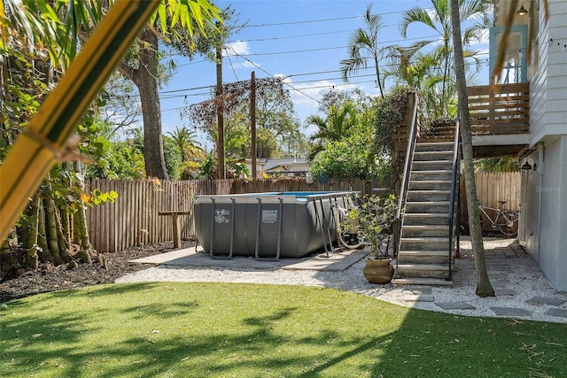 view of yard featuring a fenced in pool