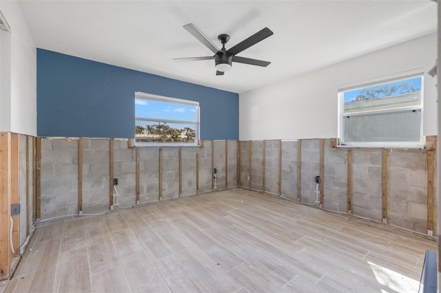 unfurnished room featuring light hardwood / wood-style floors and ceiling fan