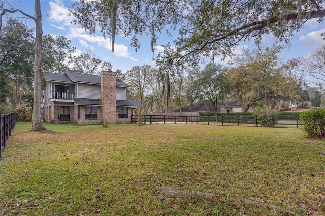 view of yard with a balcony