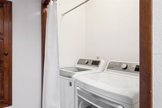 laundry room with washing machine and clothes dryer