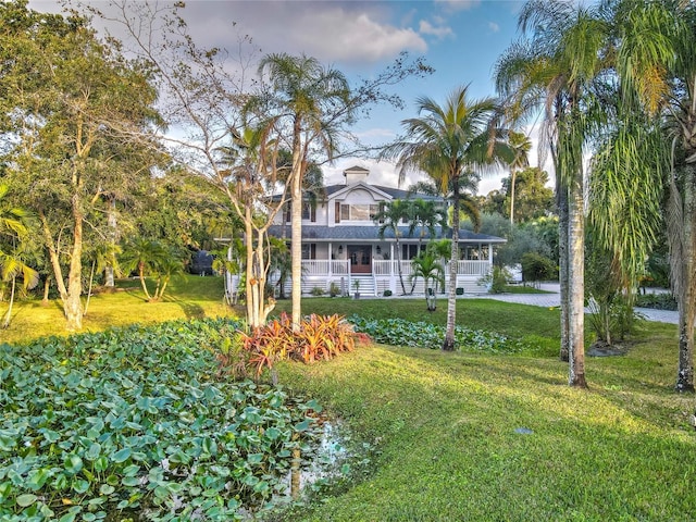 view of front of home featuring a porch and a front lawn