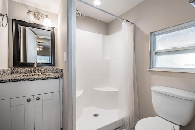 bathroom featuring a shower with curtain, vanity, and toilet