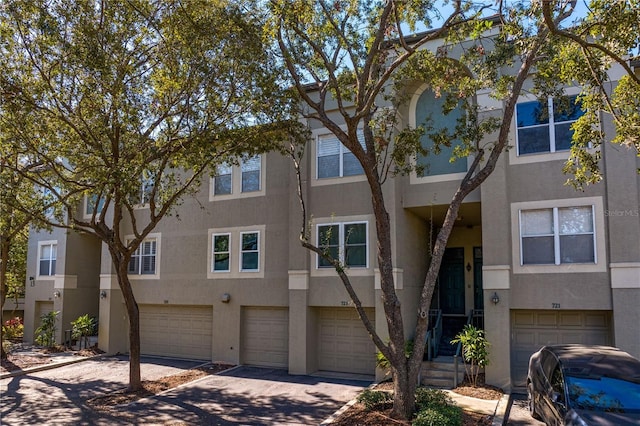 townhome / multi-family property featuring a garage