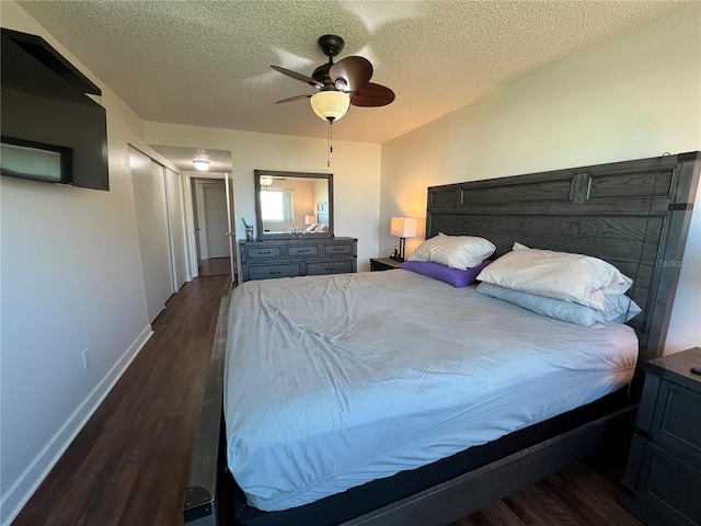 bedroom featuring a textured ceiling, dark wood-type flooring, and ceiling fan