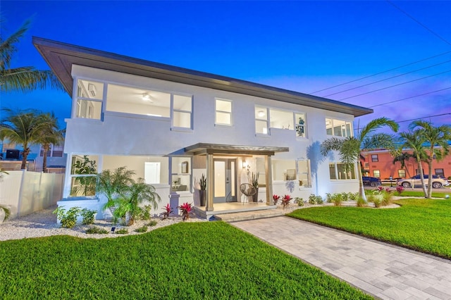 view of front of house featuring a lawn