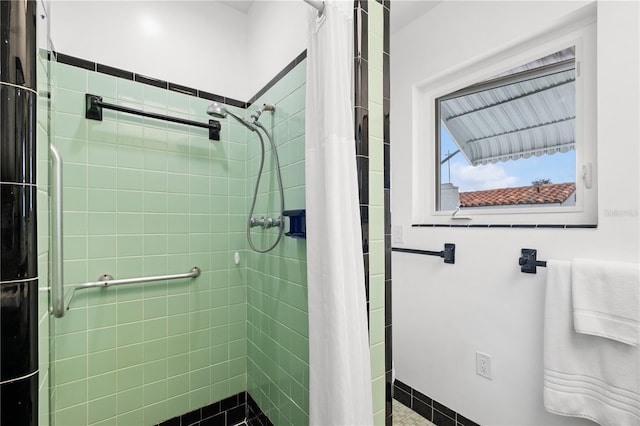 6010 17th Ave S, Gulfport, FL 33707 - bathroom with a shower with curtain