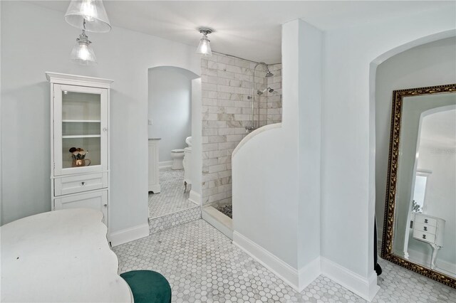 6010 17th Ave S, Gulfport, FL 33707 - bathroom with tiled shower and toilet