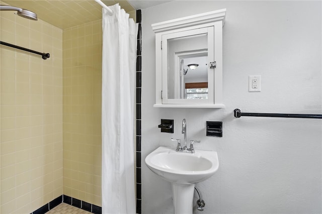6010 17th Ave S, Gulfport, FL 33707 - bathroom featuring sink and a shower with shower curtain
