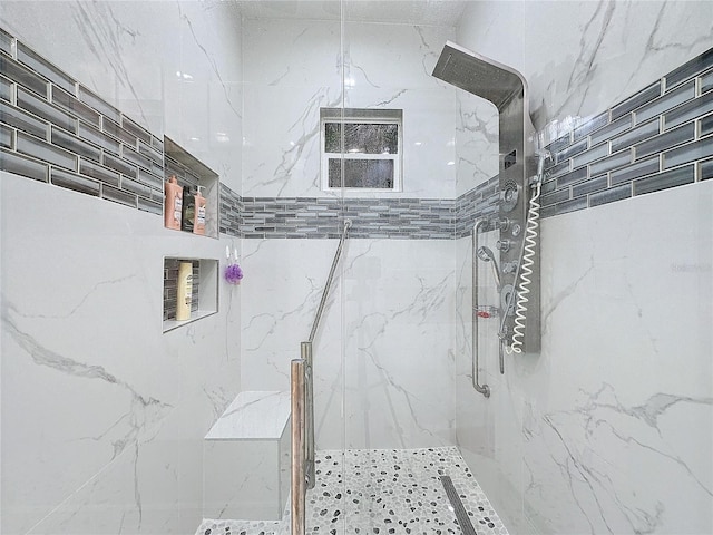 3911 Auburndale Ave, Orlando, FL 32839 - bathroom featuring tiled shower