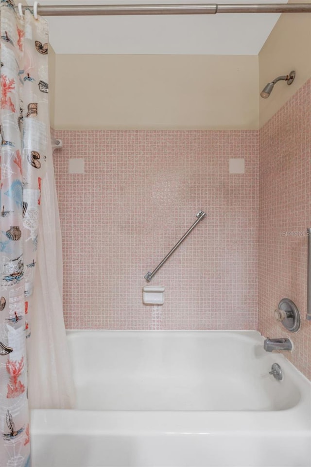 bathroom featuring shower / tub combo