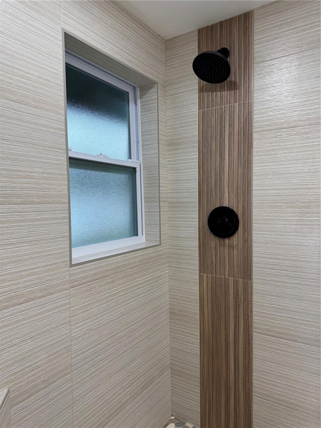 interior details with a tile shower