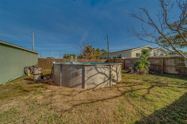 view of yard featuring a fenced in pool