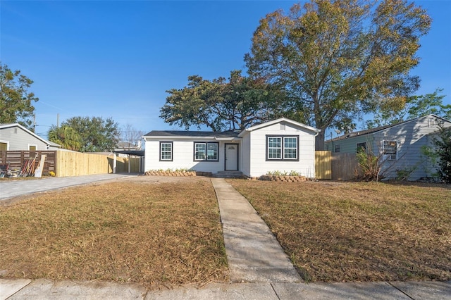 ranch-style house featuring a front lawn