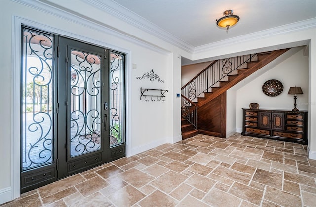 entryway featuring crown molding