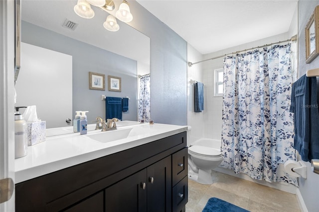 bathroom with a shower with curtain, vanity, and toilet