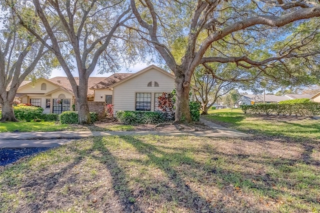 view of front of property with a front yard