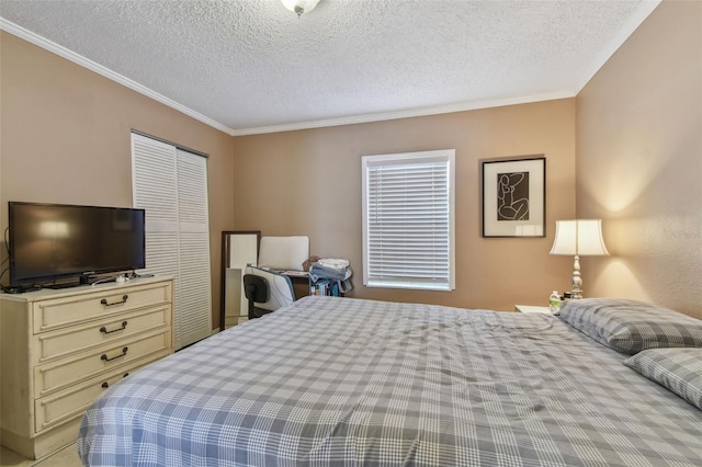 bedroom featuring crown molding, a textured ceiling, and a closet