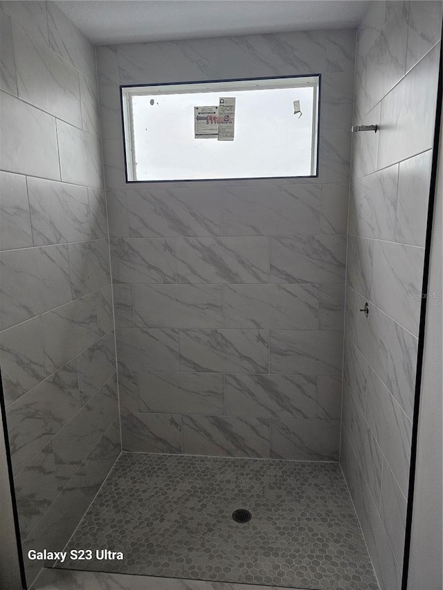 full bath with tiled shower