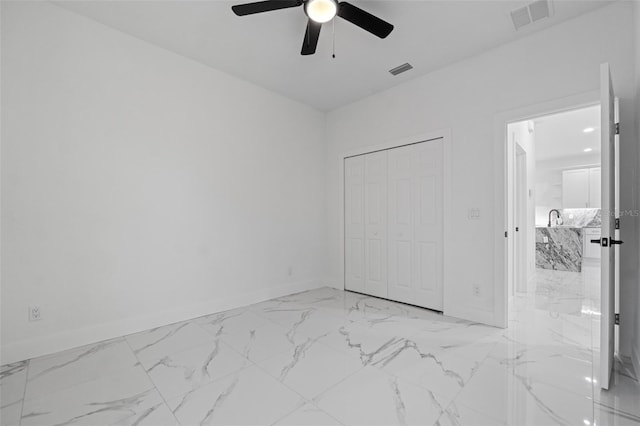 unfurnished bedroom with ceiling fan and a closet