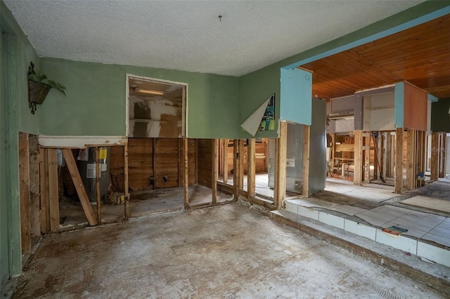 miscellaneous room featuring water heater