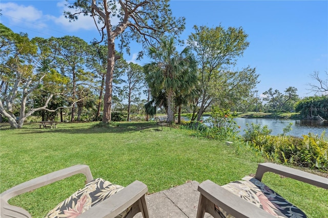 view of yard featuring a water view