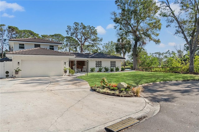 view of front facade featuring a garage and a front lawn