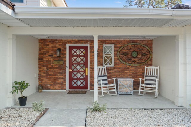 property entrance featuring a porch