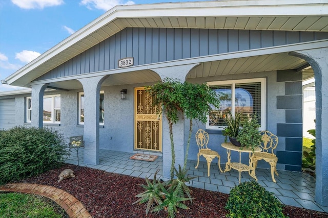 doorway to property with covered porch