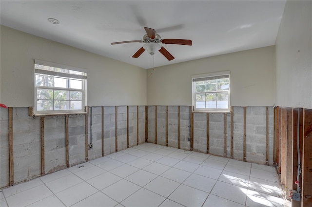 empty room with ceiling fan