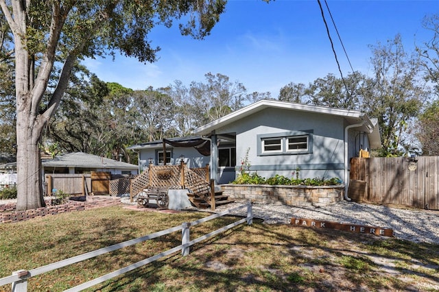 view of front of house with a front yard